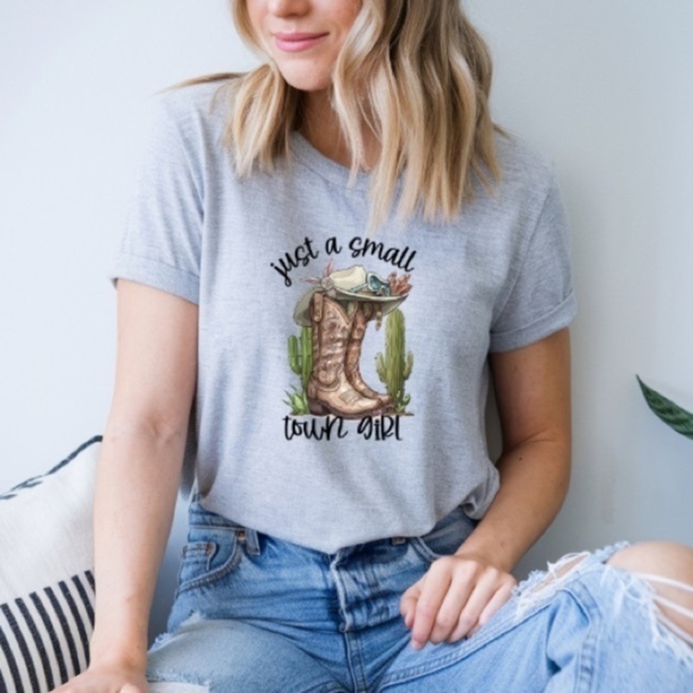 Small Town Girl Gray Graphic T Shirt - Picture 1 of 2